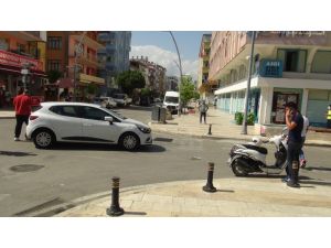 Motosiklet otomobille çarpıştı: 1 yaralı
