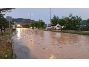Nallıhan’da Dereler Taştı, Yollar Çöktü, Anayollar Su Altında Kaldı
