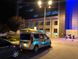 Kovalamacada Dengesini Kaybeden Polis Kaldırıma Başını Çarptı