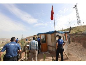 Başkent’te Kaçak Hobi Bahçeleri Yıkılıyor