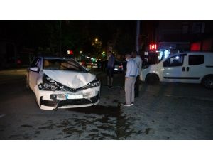 Isparta’da Otomobiller Çarpıştı: 2 Yaralı
