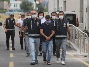Dini Değerlere Küfreden Şahsı Pompalı Tüfekle Vurdular