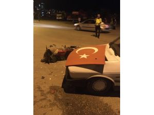 Otomobille Çarpışan Motosikletli Ağır Yaralandı