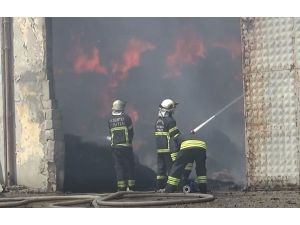 Elyaf Fabrikasındaki Yangını Söndürme Çalışmaları Devam Ediyor
