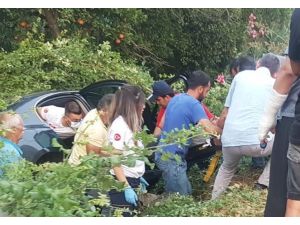 Alanya’da otomobil bahçeye uçtu: 1 yaralı