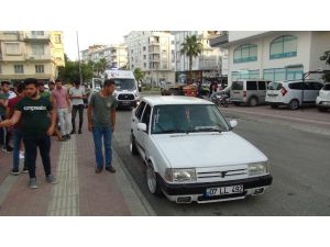Aday sürücünün kullandığı otomobil ile motosiklet çarpıştı: 1 yaralı