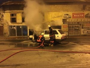 Tarsus’ta Seyir Halindeki Otomobil Yandı