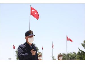 Bakan Akar, Pençe-kaplan Operasyonu’nu Sınır Hattından Takip Ediyor