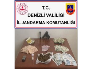 Uyuşturucu Satıcıları Sahte Dolar Ve Euro İle Yakalandı