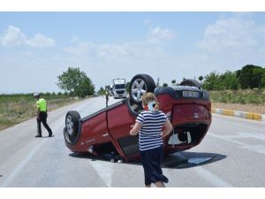 Kontrolden Çıkan Otomobil Takla Attı: 2 Yaralı