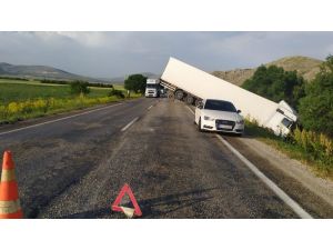 Yağmur Nedeniyle Kayganlaşan Yolda Kaza