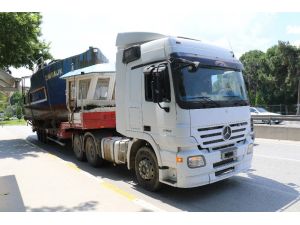 Tırda Taşınan Balıkçı Teknesi Alt Geçide Takıldı, Trafik Altüst Oldu