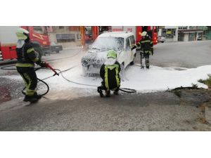 Seyir Halindeki Otomobil Alevlere Teslim Oldu