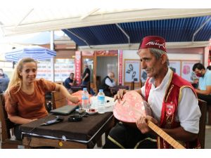 Maskesiz Bağlama Çalıp Türkü Söyleyen Aşığa 900 Lira Ceza