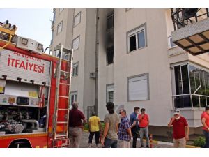 Antalya’da site içerisinde çıkan yangın korkuttu