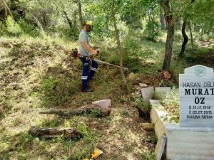 Mezarlıklarda temizleme çalışmaları