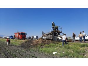 Saman Yüklü Araç Seyir Halindeyken Alev Aldı