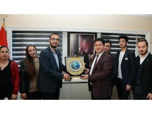 CHP'li gençlerden Başkan Gül'e ziyaret