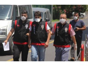 Taciz Eden Üvey Babasını Öldürdü