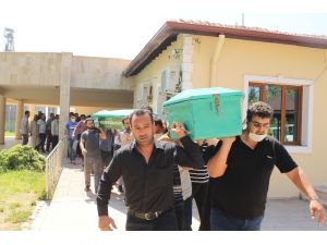 Boğularak Ölen Baba Ve 2 Çocuğu Toprağa Verildi