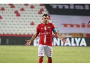 Podolski Trabzonspor Karşısında Yok