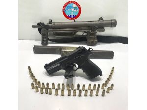 Lüks Otomobilden 2 Ruhsatsız Tabanca Çıktı