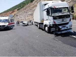 Hatay’da Tır İle Otomobil Çarpıştı: 4 Yaralı