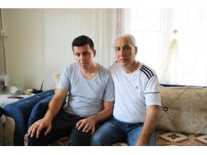 Yoldan Geçme Parası İstedikleri Engelli Genci Sopayla Dövdüler
