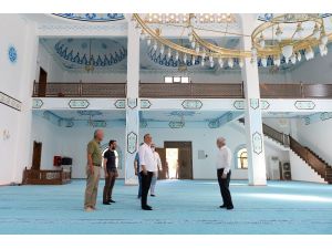 Başkan Uysal, Burdurlu Hasan Dikici Camii’nde incelemelerde bulundu