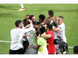 Süper Lig: Denizlispor: 2 - Trabzonspor: 1 (Maç Sonucu)