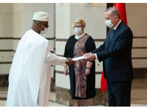 Sierra Leone Büyükelçisi Kai-samba, Cumhurbaşkanı Erdoğan’a Güven Mektubu Sundu