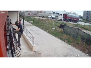 Maskeli Ve Eldivenli Hırsız 16 Eve Böyle Girdi