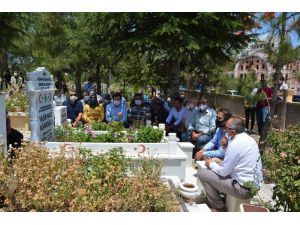 15 Temmuz şehidi Hukuk Fakültesi öğrencisi Naci Ağaroğlu mezarı aşında anıldı