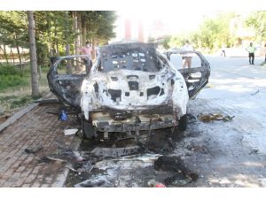Otomobildeki Piknik Tüpü Bomba Gibi Patladı