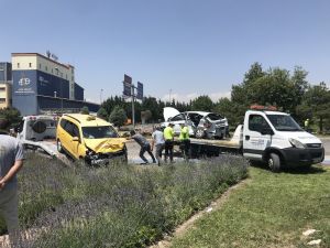 Otomobil İle Ticari Taksi Çarpıştı: 1 Ölü, 5 Yaralı