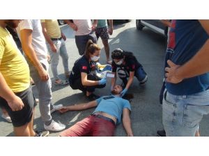 Otobüse çarpıp hurdaya dönen aracın içinden kendi çıktı: 1 yaralı