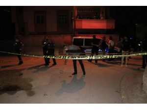 Evinin Önünde Silahlı Saldırıya Uğrayan Kişi Ağır Yaralandı