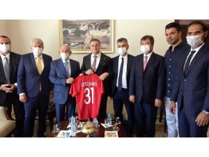 Tff Başkanı Özdemir, Başkan Savaş’ı Kutladı