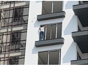 8. Katta Boya Kovası Üzerinde Çalışan İşçi Yürekleri Ağızlara Getirdi