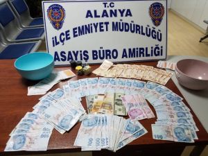 Alanya’da 2 kıraathaneye kumar baskını
