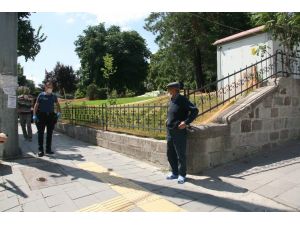 İnatçı Korona Şüphelisi ‘Polis Ceza Yazacak’ Sözünü Duyunca Ambulansa Böyle Bindi