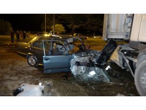 Hurdaya Dönen Otomobil İçinde Sıkışan Sürücü Güçlükle Kurtarıldı