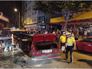 Hurdaya Dönen Araçları Görebilmek İçin Sosyal Mesafeyi Hiçe Saydılar