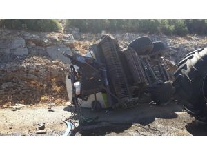Devrilen Traktör Ortadan İkiye Bölündü