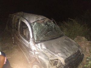 Kahramanmaraş’ta Hafif Ticari Araç Uçuruma Yuvarlandı: 1 Ölü 5 Yaralı