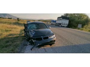 Otomobillerin Hurdaya Döndüğü Kazada 2 Kişi Yaralandı