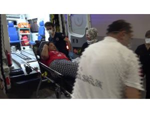 Yanındaki Kadını Önce Dövdü Sonra Da Seyir Halindeki Araçtan Attı