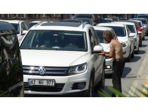 Sürücüleri çileden çıkardı, polis müdahalesiyle uzaklaştırıldı