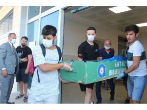Denizde boğulan kadın polis memurunun cenazesi yakınlarına teslim edildi