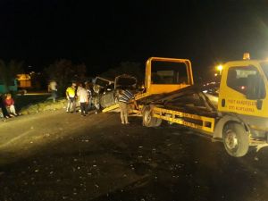Kırmızı Işıkta Duramayan Kamyonet Otomobile Çarptı : 1 Yaralı